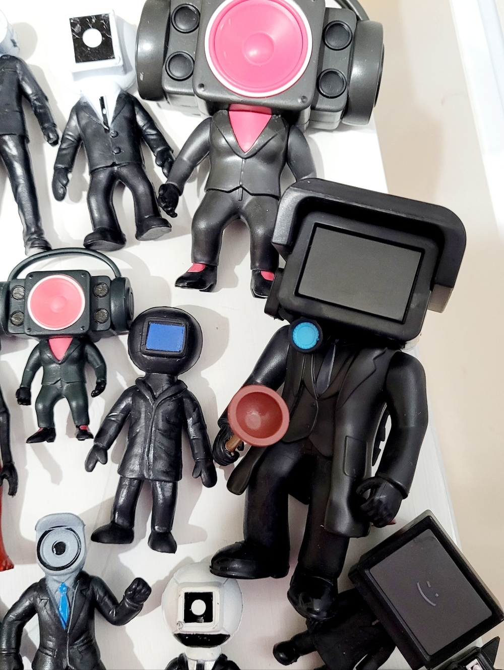 Skibidi Toilet Figure Lot of 24 Cameraman TV Man Speaker Man Mixed Characters - Picture 4 of 7